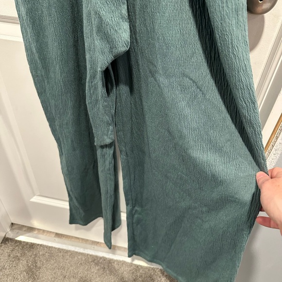 Cuddl Duds, Crinkle Jersey V -Neck Jumpsuit with Tie Front detail. - Picture 4 of 10